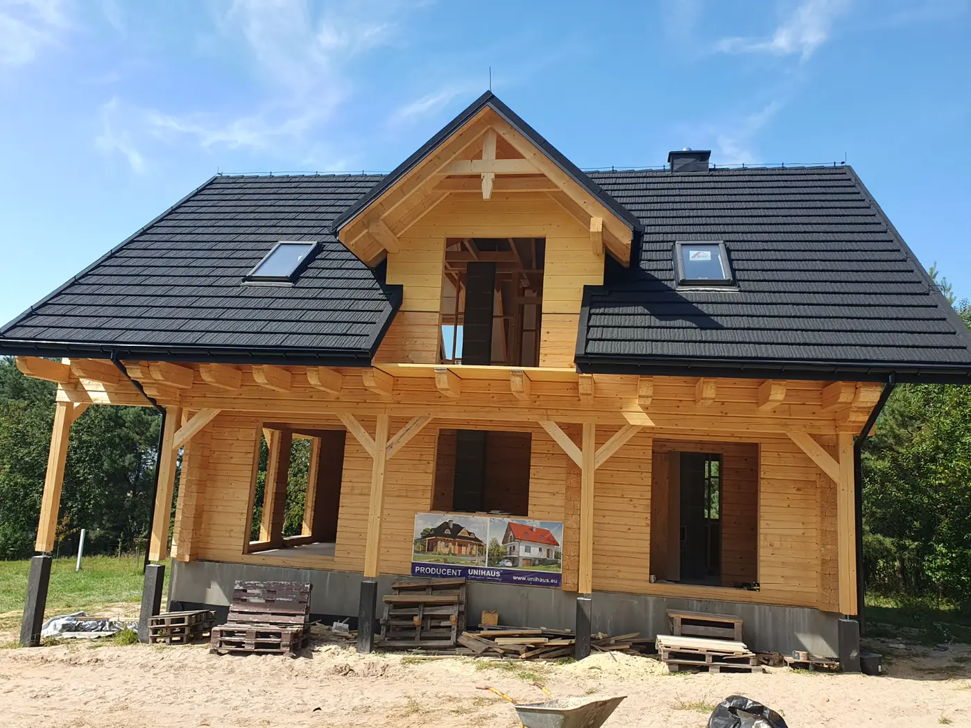 Konstrukcja drewniana wnętrza w trakcie budowy pod nadzorem ArCAd